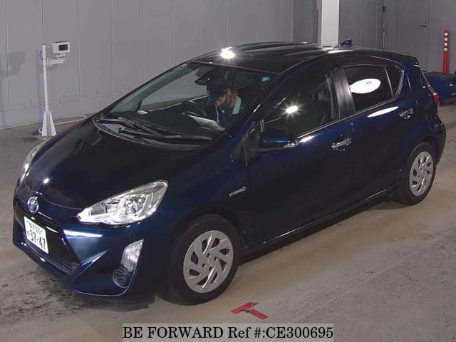 Toyota AQUA HYBRID S STYLE BLACK — фото 1