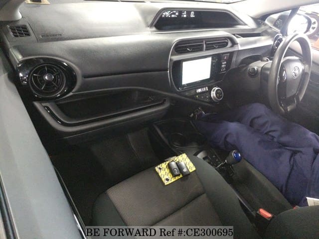 Toyota AQUA HYBRID S STYLE BLACK — фото 4
