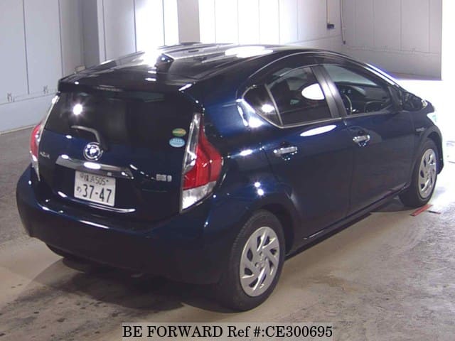 Toyota AQUA HYBRID S STYLE BLACK — фото 2