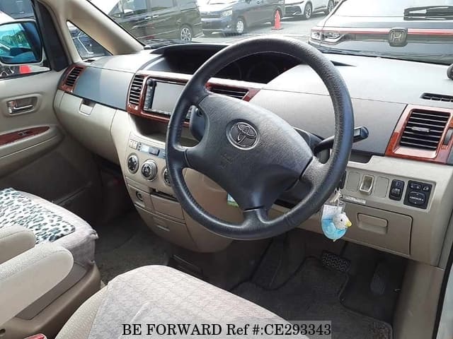 Toyota NOAH — фото 3