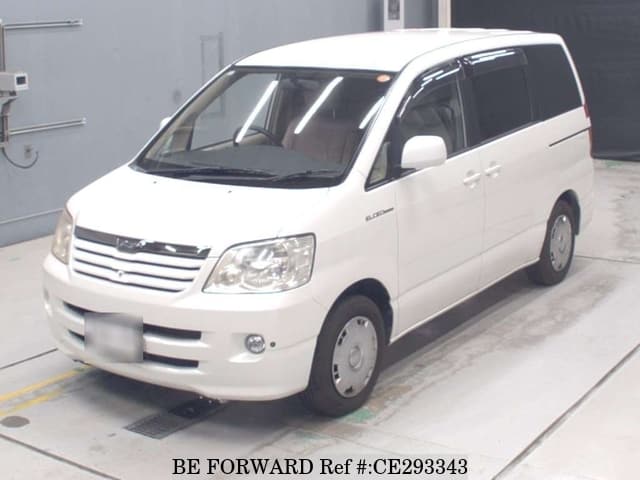 Toyota NOAH — фото 1