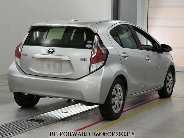 Toyota AQUA HYBRID — фото 2