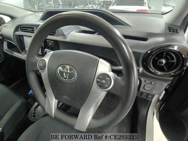 Toyota AQUA HYBRID S — фото 3