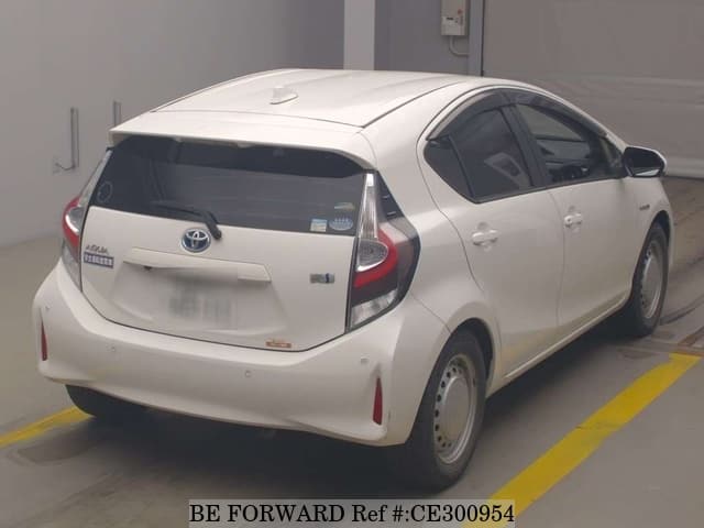 Toyota AQUA HYBRID S — фото 2