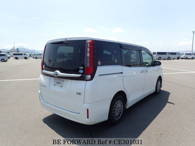 Toyota ESQUIRE HYBRID XI — фото 5