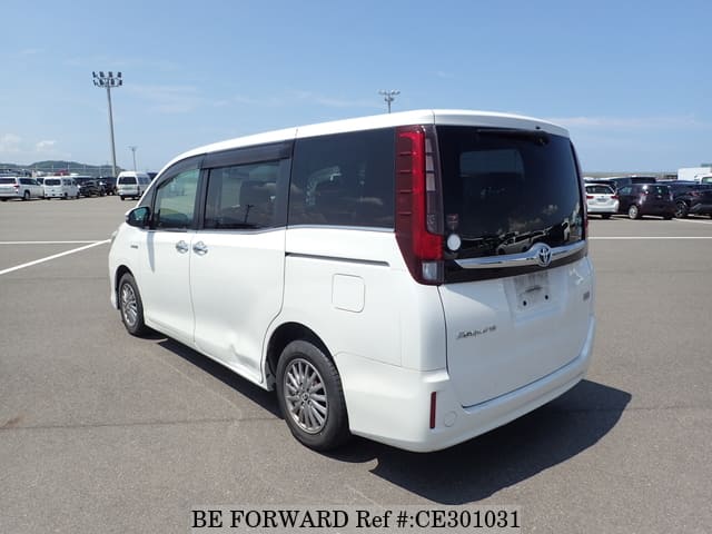 Toyota ESQUIRE HYBRID XI — фото 3
