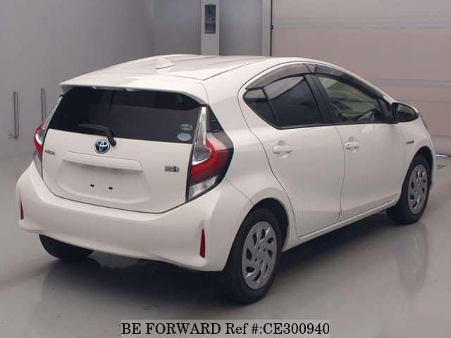 Toyota AQUA HYBRID S — фото 2