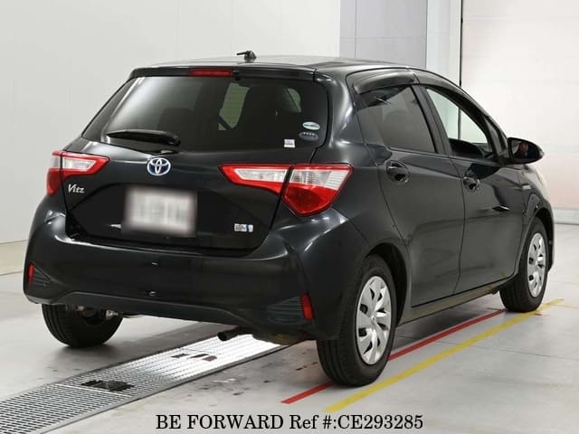 Toyota VITZ HYBRID F — фото 2