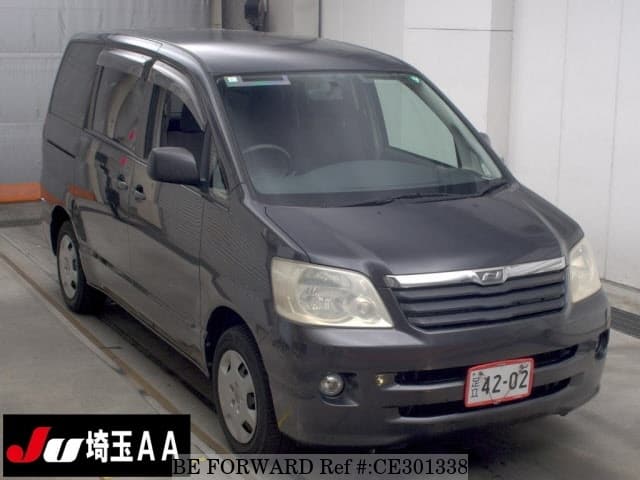 Toyota NOAH — фото 1