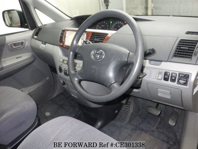 Toyota NOAH — фото 3