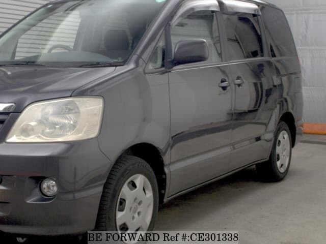 Toyota NOAH — фото 5