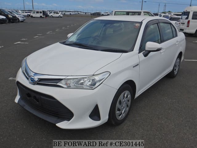 Toyota COROLLA AXIO HYBRID — фото 1