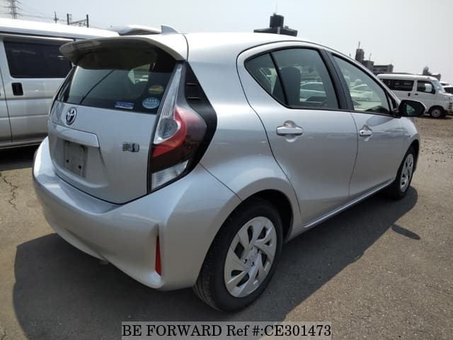 Toyota AQUA HYBRID — фото 2