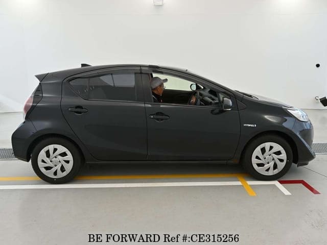 Toyota AQUA HYBRID L — фото 3