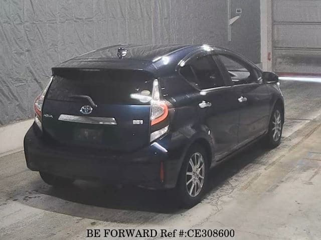 Toyota AQUA HYBRID S STYLE BLACK — фото 2