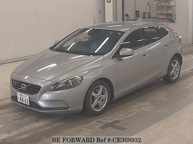 VOLVO V40 T4 SE — фото 1