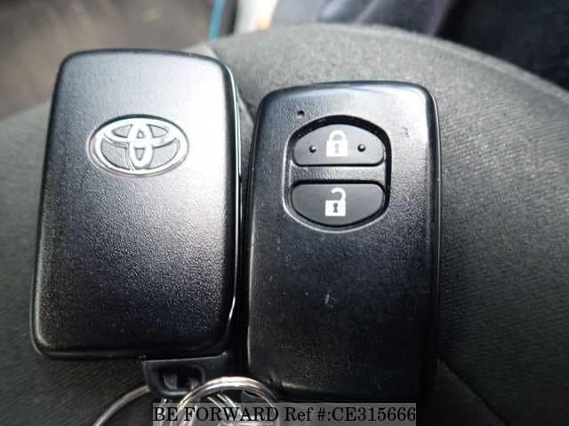Toyota AQUA HYBRID S STYLE BLACK — фото 4