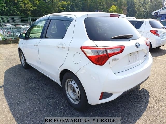 Toyota VITZ HYBRID — фото 4