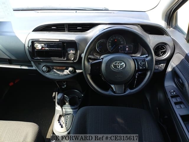 Toyota VITZ HYBRID — фото 3