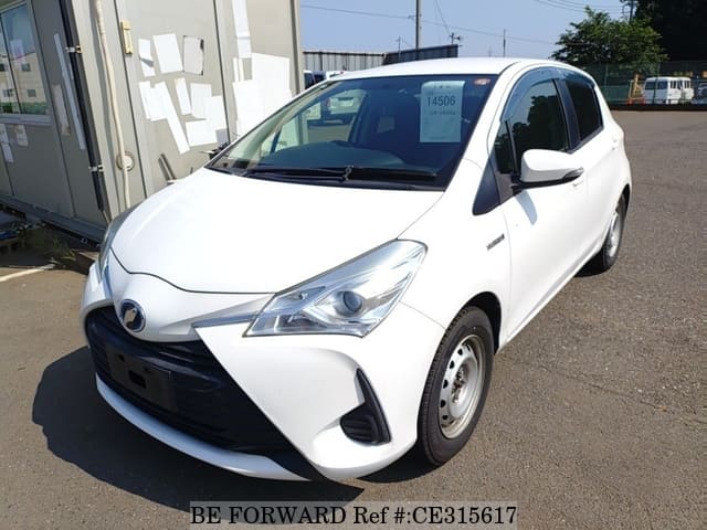 Toyota VITZ HYBRID — фото 1