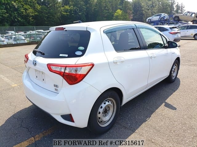 Toyota VITZ HYBRID — фото 2
