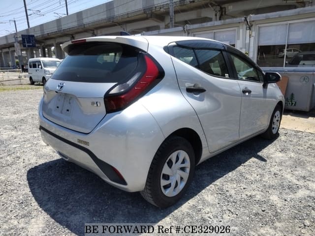 Toyota AQUA HYBRID — фото 2