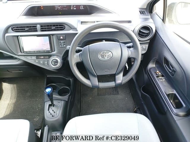 Toyota AQUA HYBRID — фото 3