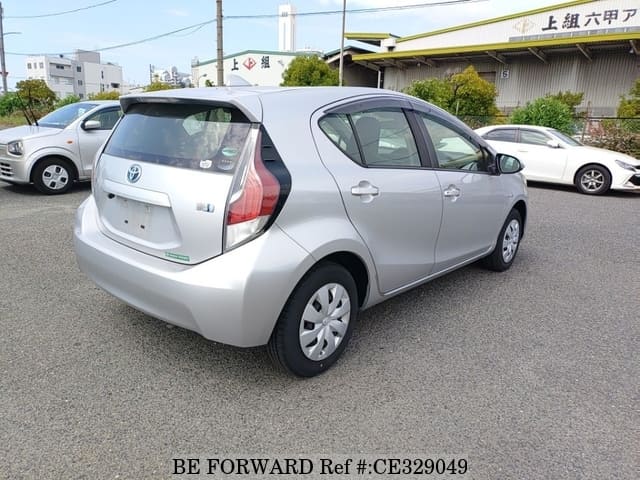 Toyota AQUA HYBRID — фото 2