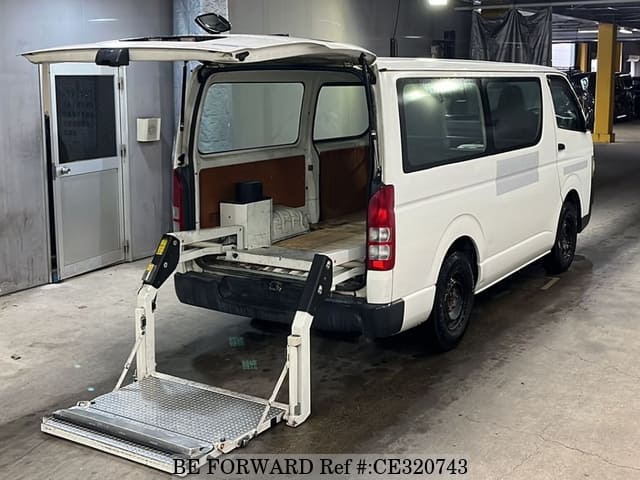 Toyota HIACE VAN — фото 2
