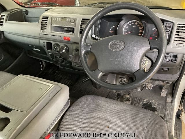 Toyota HIACE VAN — фото 3