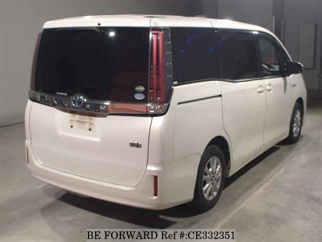 Toyota NOAH HYBRID G — фото 2