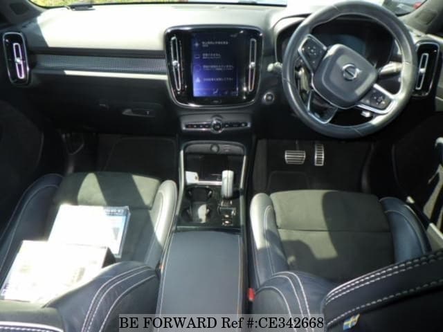 VOLVO XC40 T4 R DESIGN — фото 3