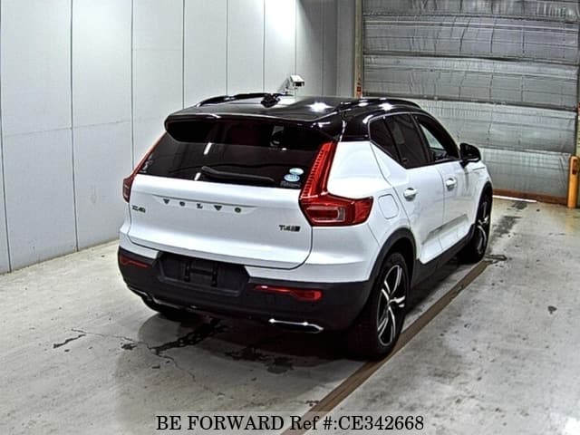 VOLVO XC40 T4 R DESIGN — фото 2