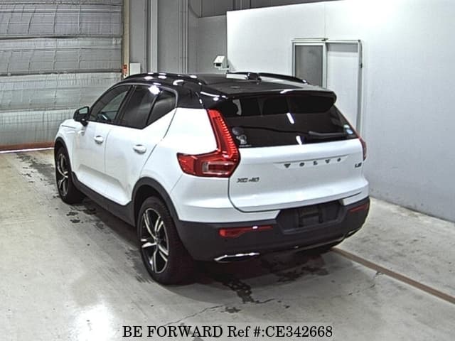 VOLVO XC40 T4 R DESIGN — фото 5