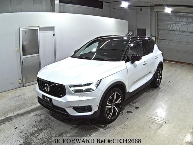 VOLVO XC40 T4 R DESIGN — фото 1