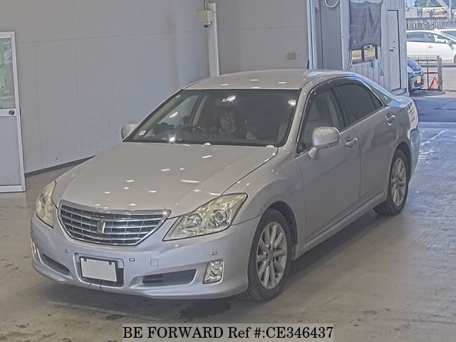 Toyota CROWN — фото 1