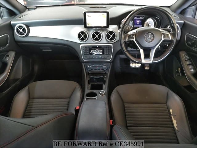 Mercedes-Benz CLA-CLASS CLA180 AMG LINE — фото 4