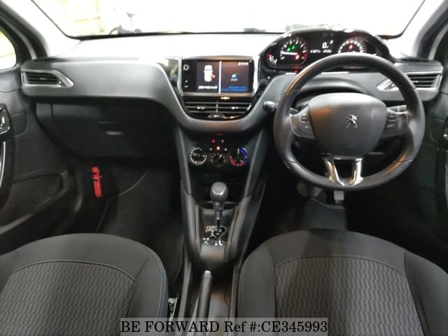 PEUGEOT 208 SIGNATURE — фото 4