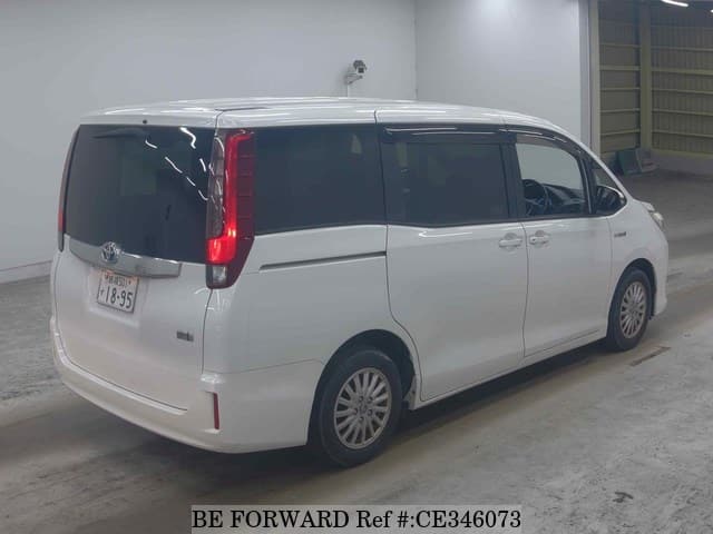 Toyota NOAH HYBRID X DELIGHT PLUS — фото 2