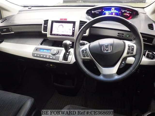 Honda FREED HYBRID PREMIUM EDITION — фото 3