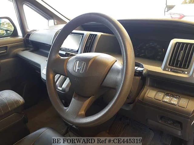 Honda STEP WGN L — фото 3
