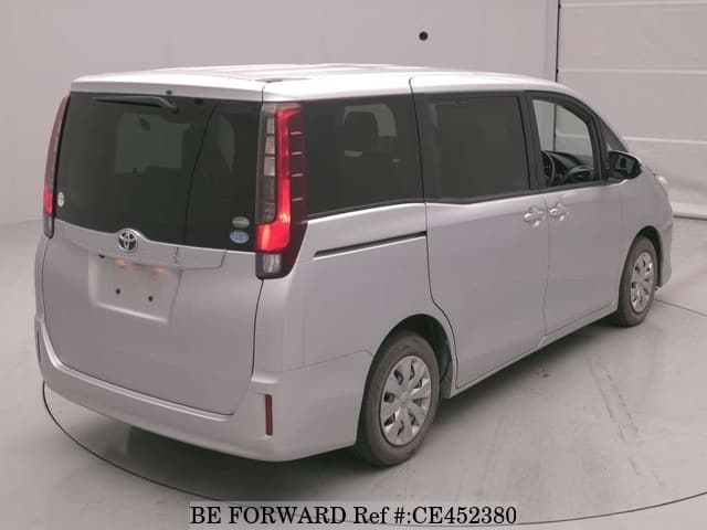 Toyota NOAH X — фото 2