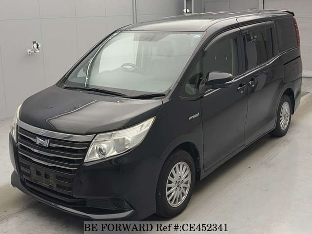 Toyota NOAH HYBRID X — фото 1