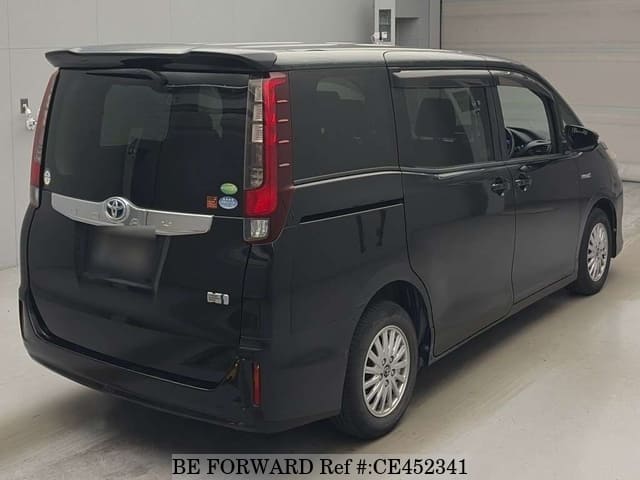 Toyota NOAH HYBRID X — фото 2