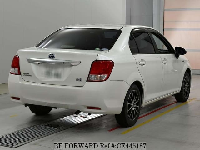 Toyota COROLLA AXIO HYBRID — фото 2
