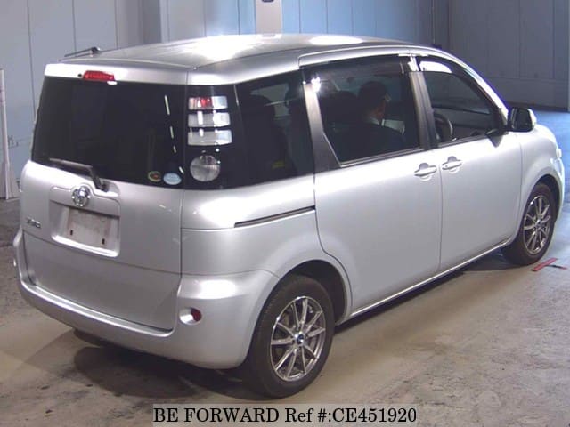 Toyota SIENTA X LIMITED — фото 2