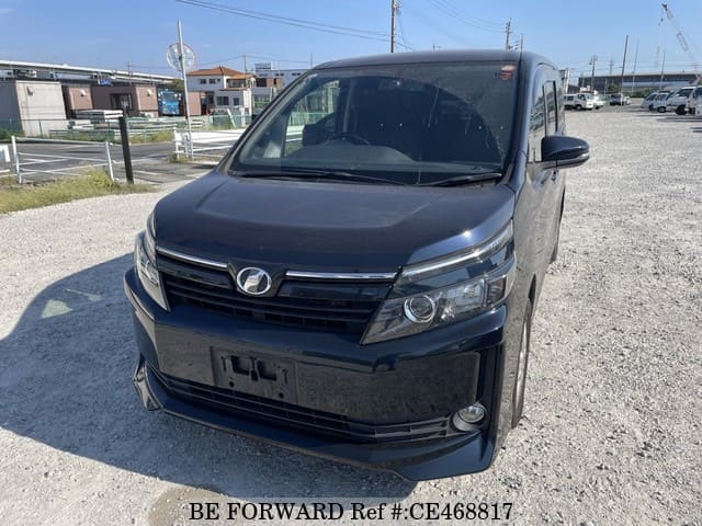 Toyota VOXY V — фото 1