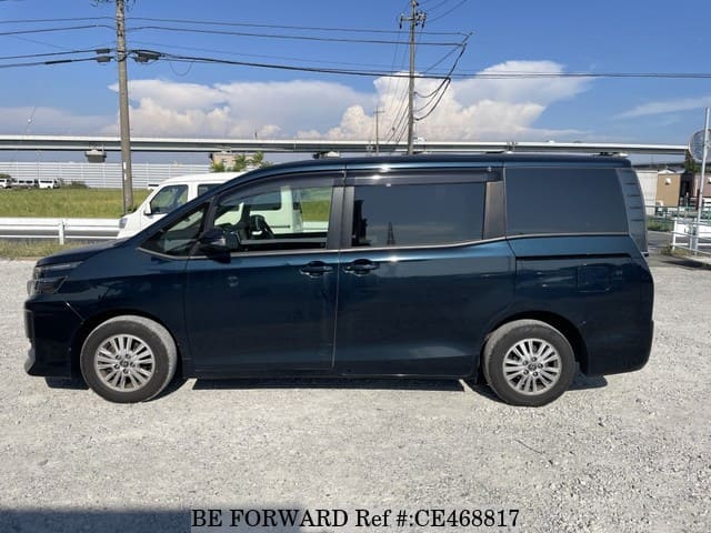 Toyota VOXY V — фото 2