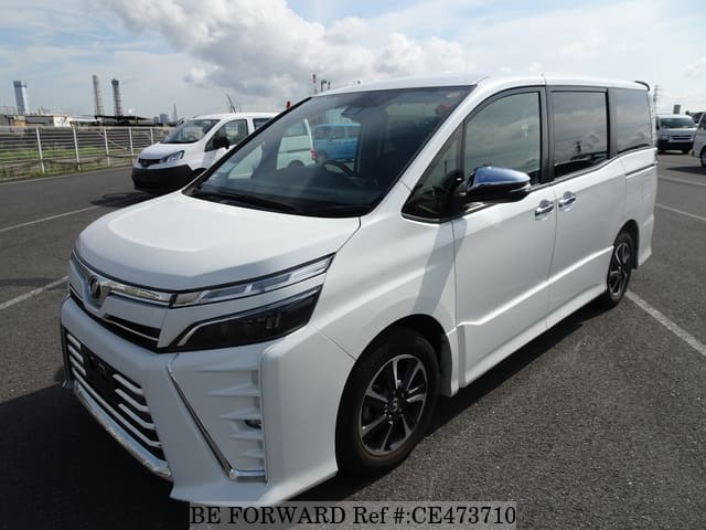 Toyota VOXY ZS KIRAMEKI — фото 1