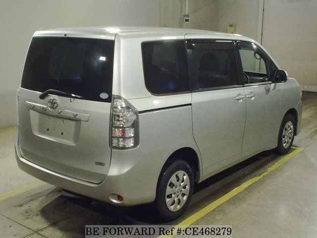 Toyota VOXY TRANS X — фото 2